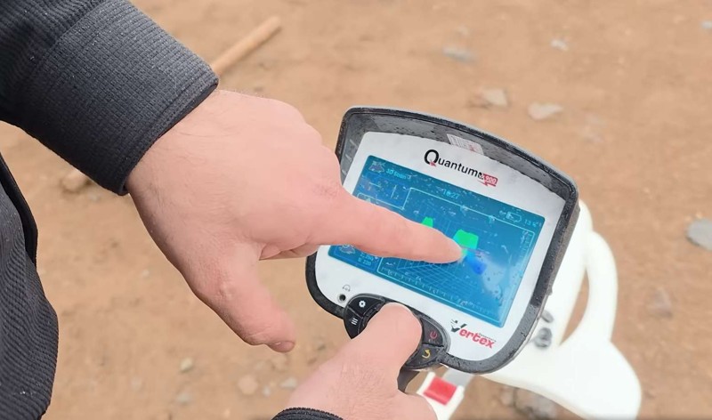 Explaining Ajax Alpha Long Range Gold Detectors
